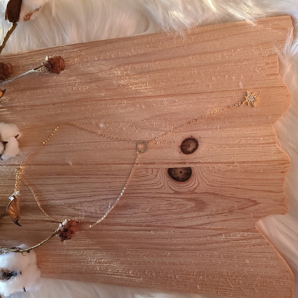 ✨️✨️NEW✨️✨️Gorgeous Star Necklace in GOLD - Picture 7 of 15